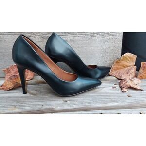 Woman's Christian Sirjano Pointed Black Faux Leather Pump Stilettos Size 5.5